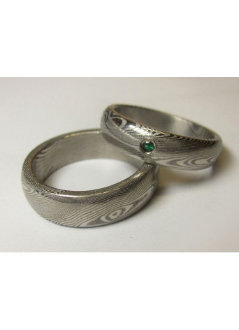 Snubní prsteny damasteel se smaragdem